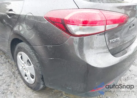 2018 Kia Forte Lx z USA, uszkodzony, nr VIN 3KPFK4A76JE190712